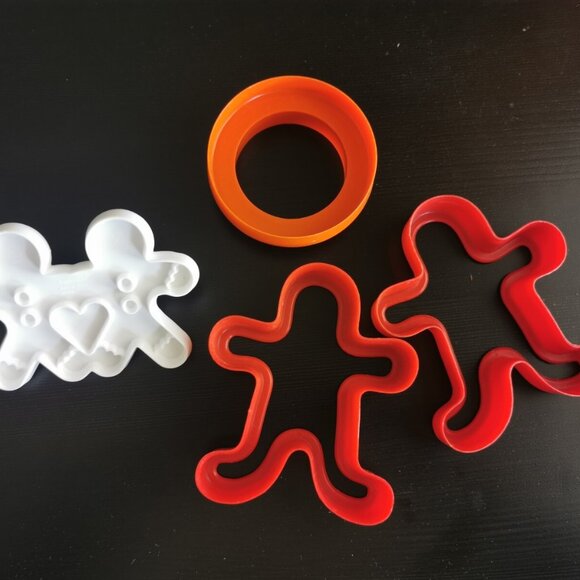 Set Of 4 Tupperware Reversible Biscuit & Cookie Cutter Mold - Picture 1 of 4